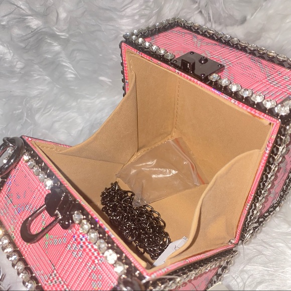 Cube Purse - Picture 11 of 12